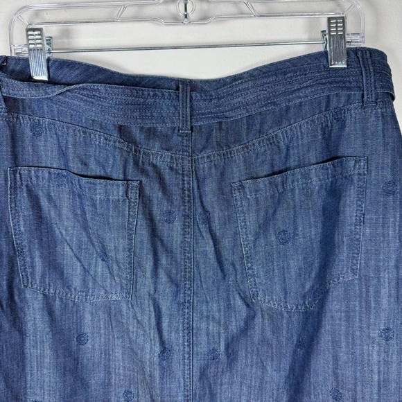 Talbots Embroidered Daisy Blue Wrap Knee-Length Chambray Skirt Size 14 - Picture 7 of 11